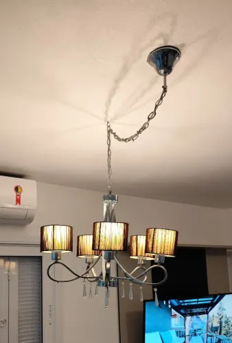 Lustre para sala de jantar moderno e sofisticado. Design exclusivo com lâmpadas de brinde.