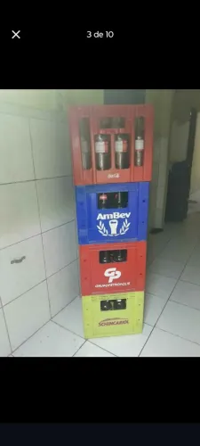 Caixas de guaraná Antarctica, coca-cola, Budweiser, Itaipava, Schin 