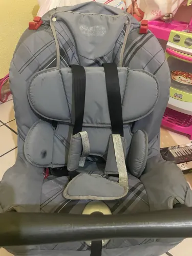 Cadeirinha Infantil 150,00