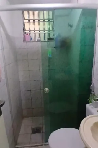 Box para banheiro,  vidro verde com kit.. utilizado em banheiro com 1,15 de largura .