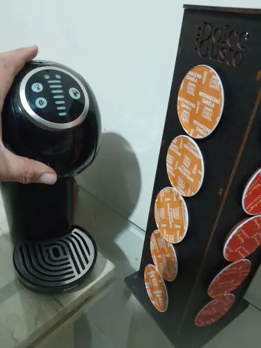 Cafeteira Nescafe dolce gusto gênio plus preta