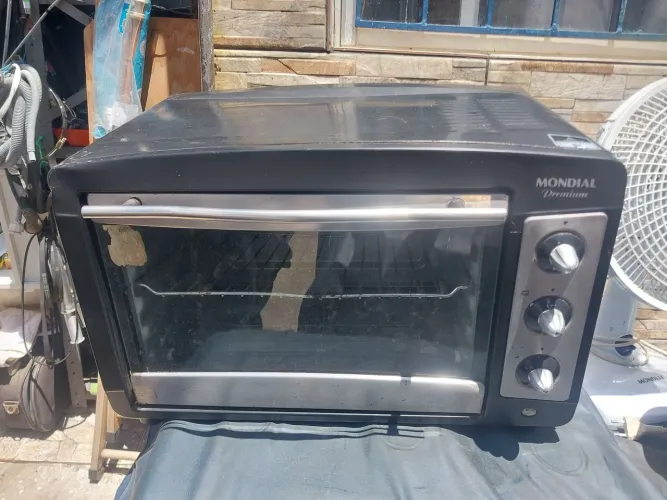 Vende-se Forno Elétrico Mondial Premium. Valor 230,00.