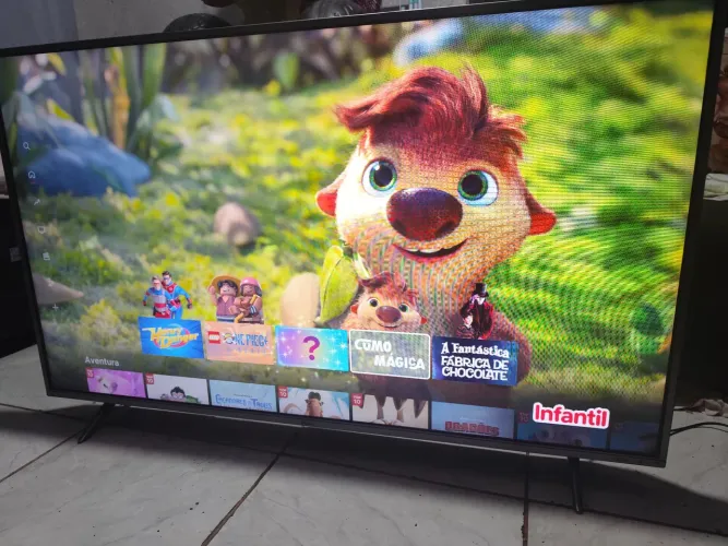 Tv smart 55 Philco 4k funcionando perfeitamente penas um detalhe em um lado. Mais não atra