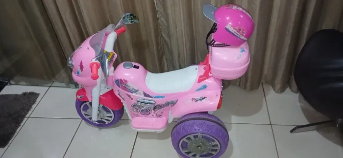 Moto Elétrica Infantil Passeio Triciclo Rosa Menina 12v Com Capacete Sprint Turbo Power