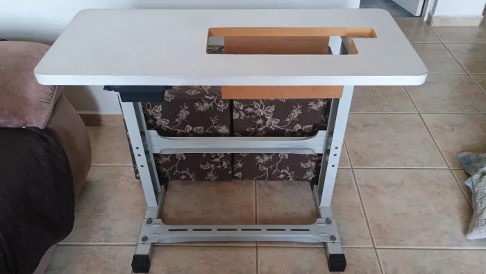 Mesa para máquina de costura