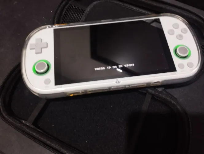 Vendo Trimui Smart Pro ( com cartão de memoria original 128gb)