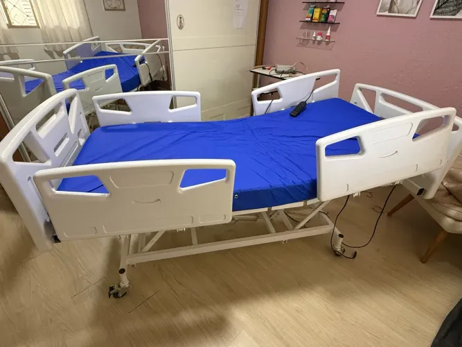 Cama hospitalar elétrica + colchão com capa