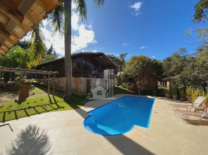 Casa de madeira maravilhosa- Condomínio Recanto do Vale II