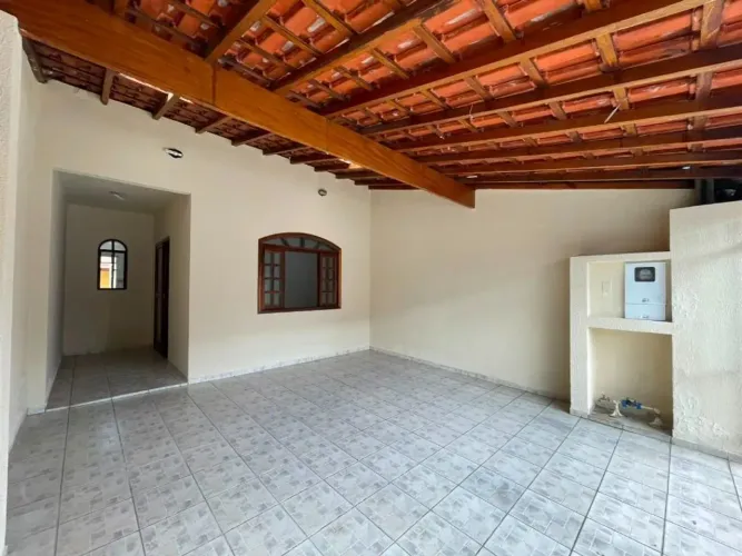 Oportunidade excelente, linda casa, pertinho do Sesi e mais...
