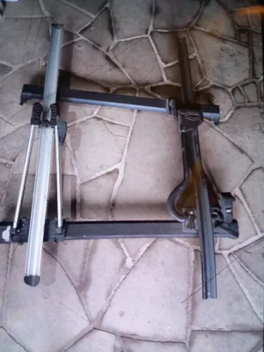 Vendo 1 Rack de Carro, 1 Transbike Thule, 1 Transbike Calha.