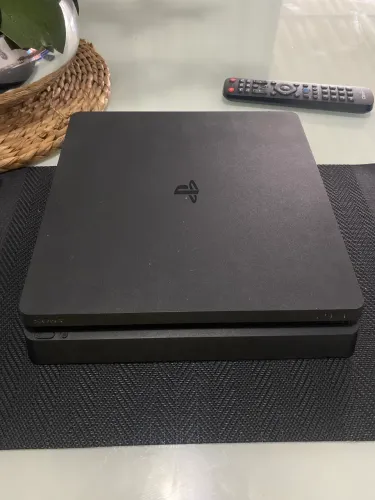 PlayStation 4 em ótimo estado - Pronto para jogar