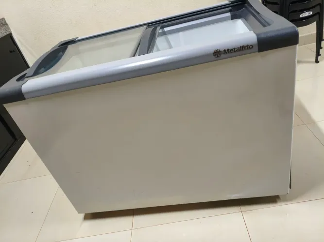 Freezer horizontal tampa de vidro 292L 110v-Semi Novo