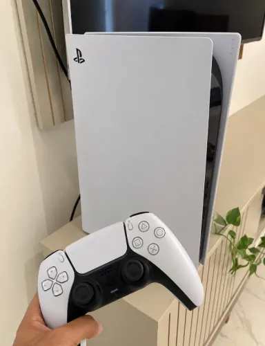 PlayStation 5 PS5 Slim 825GB + 2 Controles + Brindes