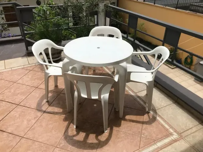 conjunto de 1 mesa e 4 cadeiras marfinite