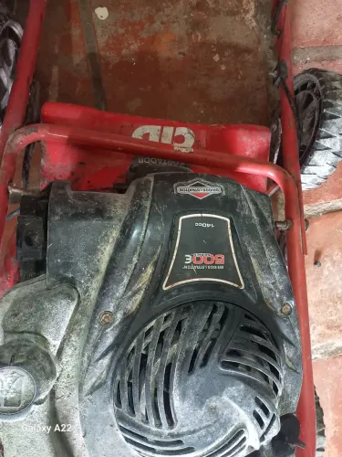 Máquina de cortar grama