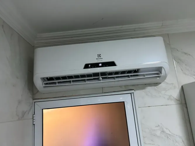 AR CONDICIONADO SPLIT 18 MIL BTUS-PERFEITO ESTADO