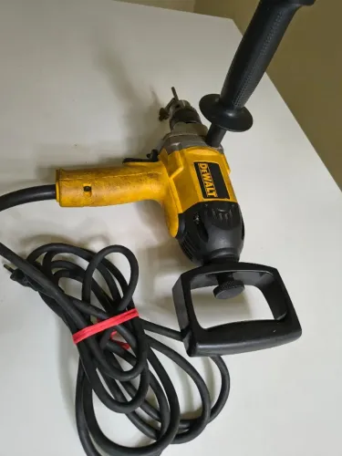 FURADEIRA INDUSTRIAL PARA CHAPAS METÁLICAS DEWALT 710W DW130V-V2