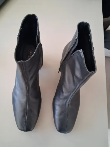 Bota via Uno