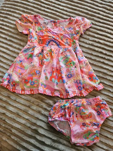 Vestido e calcinha alphabeto 9 a 12 meses