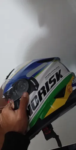 CAPACETE NORISK BRASIL, TAMANHO 60 E MESMO DIFERENTE 58 FOI USADO UM VER TENHO ATE CAIXA