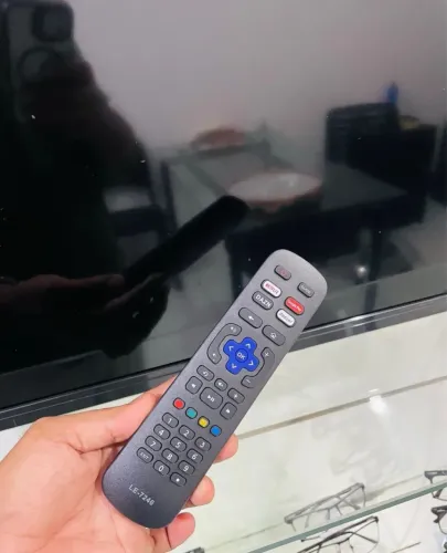 Tv Philco Roku smart 32 polegadas muito nova imagem perfeita