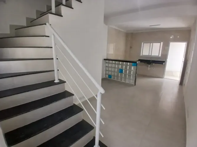 Casa em condomínio fechado 2 dormitórios - bairro Aviação em Praia Grande SP