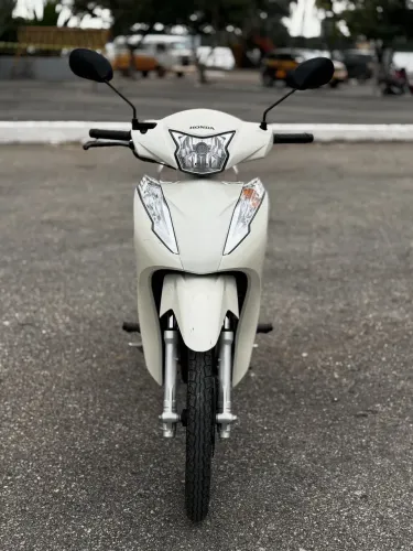HONDA BIZ 2023 | BRANCA CARAMELO | APENAS 10.000 KM