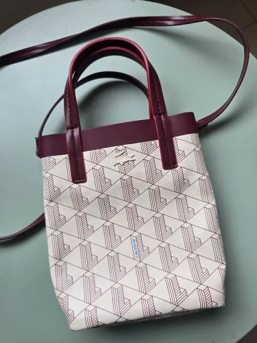 Bolsa lacoste em lona revestida off white/vinho