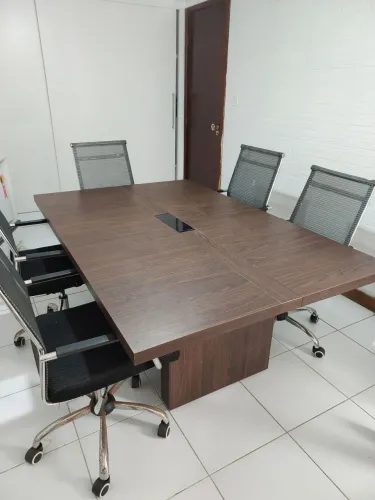 Mesa Reunião Grande para 6 EXECUTIVOS. . Ponto de Energia no centro. MDF. Sofisticada. 