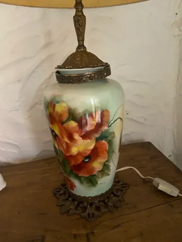 Abajur de porcelana pintado a mão base de bronze