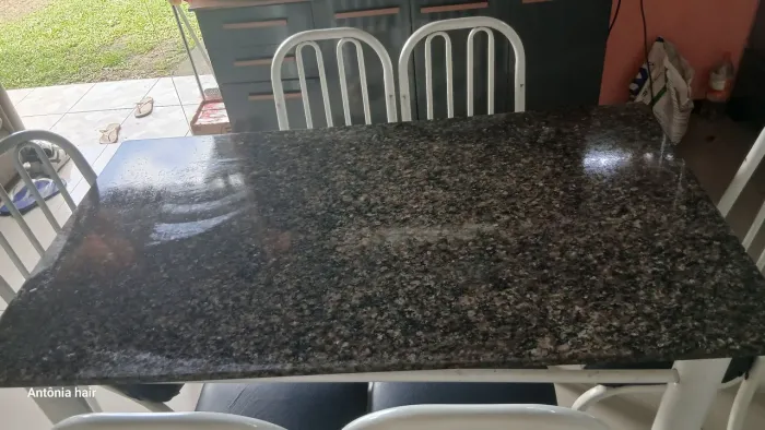 Vendo mesa com 6 cadeiras