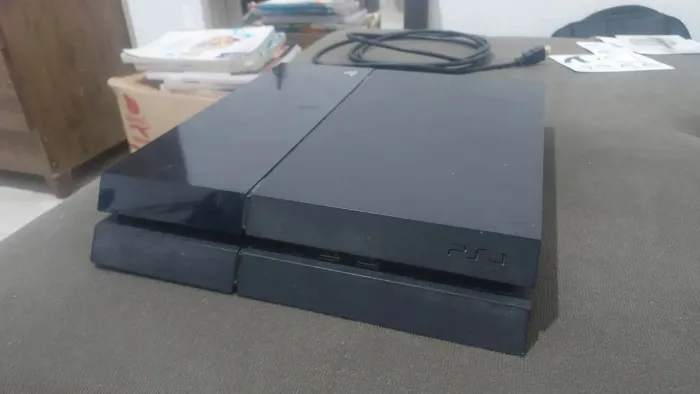 VENDO PS4 FAT!