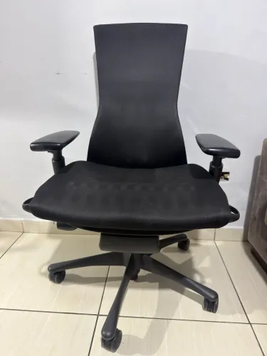 Cadeira Herman Miller Embody Preta
