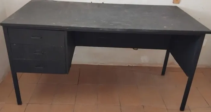 Vendo uma escrivaninha