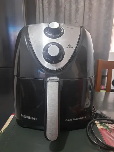 Air Fryer Fritadeira Mondial 5L 1900W conservada, sem defeito