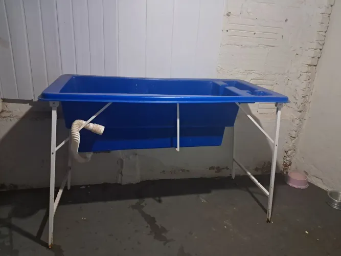 590 reais as duas.Banheira e mesa Banho e tosa grande.