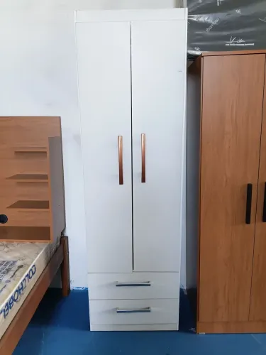 Guarda roupa 2 portas e 2 gavetas