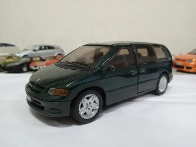 Miniatura Dodge Caravan 1/26 Maisto Thailand #le307