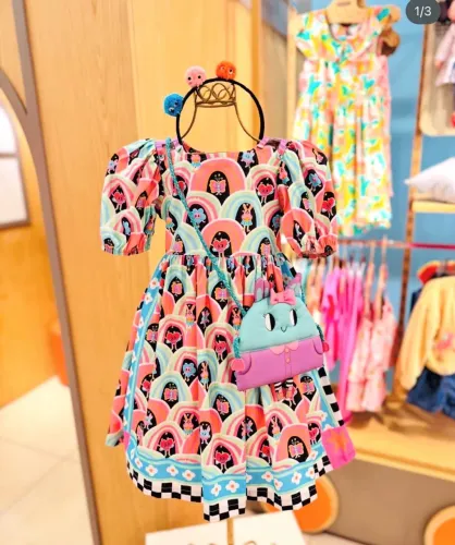 Vestido infantil da marca Alphabeto