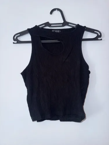 CROPPED PRETO CANELADO