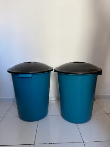 Cesto com tampa de 100 L
