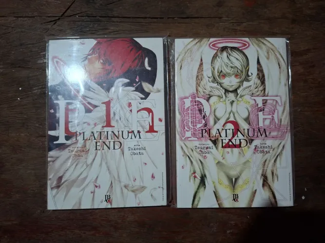 Os volumes 1 e 2 do mangá Platinum End