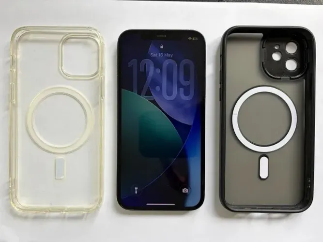 iPhone 12 256GB Preto | 83% Bateria | Acompanha 2 Capinhas + 3 Películas