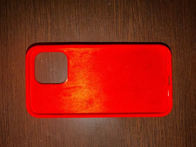 Capa de silicone vermelha iPhone 14 Pro Max
