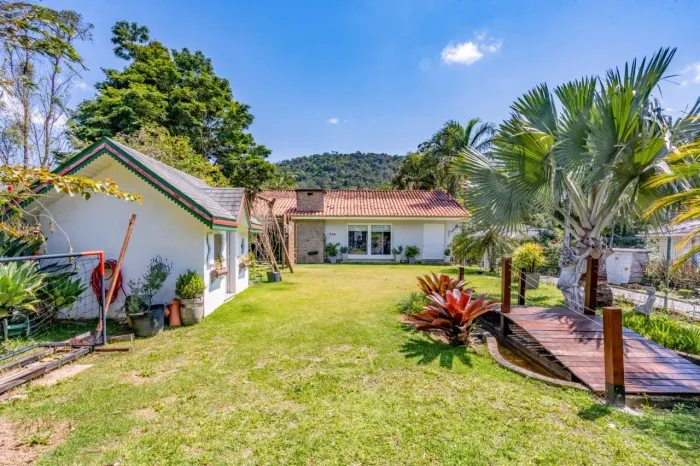 Casa com 5 quartos no Mosela, Petrópolis