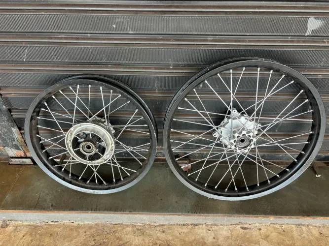 Vendo rodas XRE 300