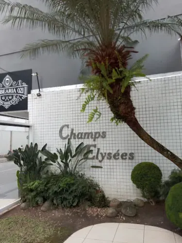 Apartamento com 3 dormitórios para alugar, 1 m² - Centro - Campos dos Goytacazes/RJ