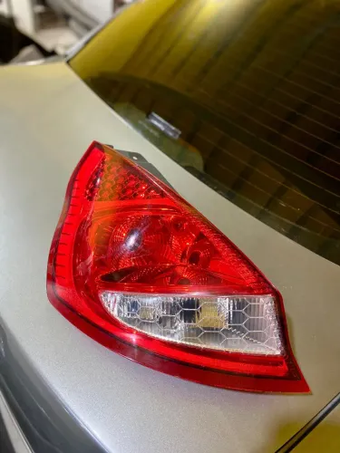 Lanterna LE Ford Focus Hatch