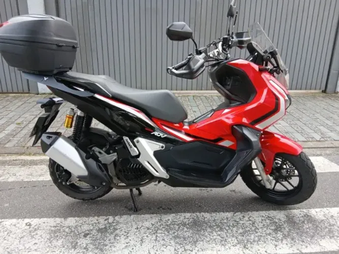 ADV 150 automatica BAIXO KM