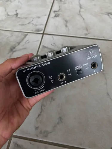 Interface de Audio Behringer 